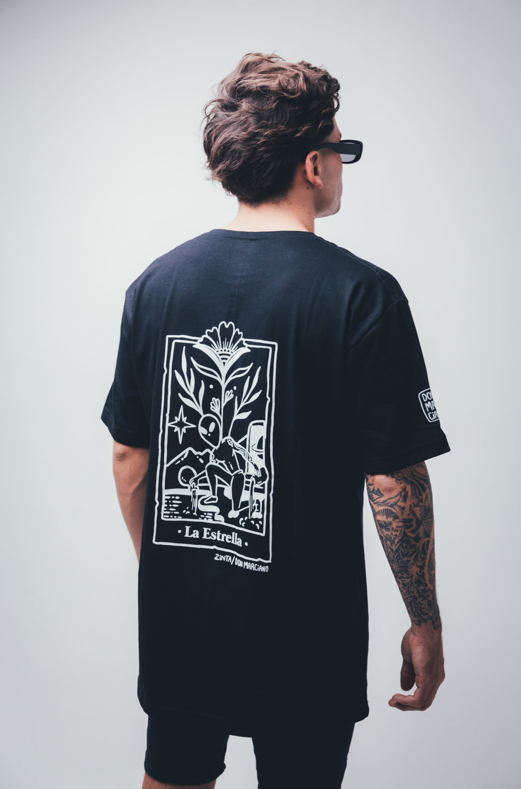 Remera "La Estrella" Negra (Regular - Talle M)